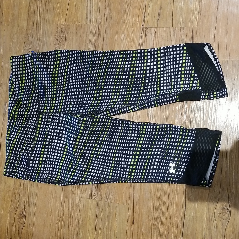 Under Armour black/white w/lime green accents EUC sz L